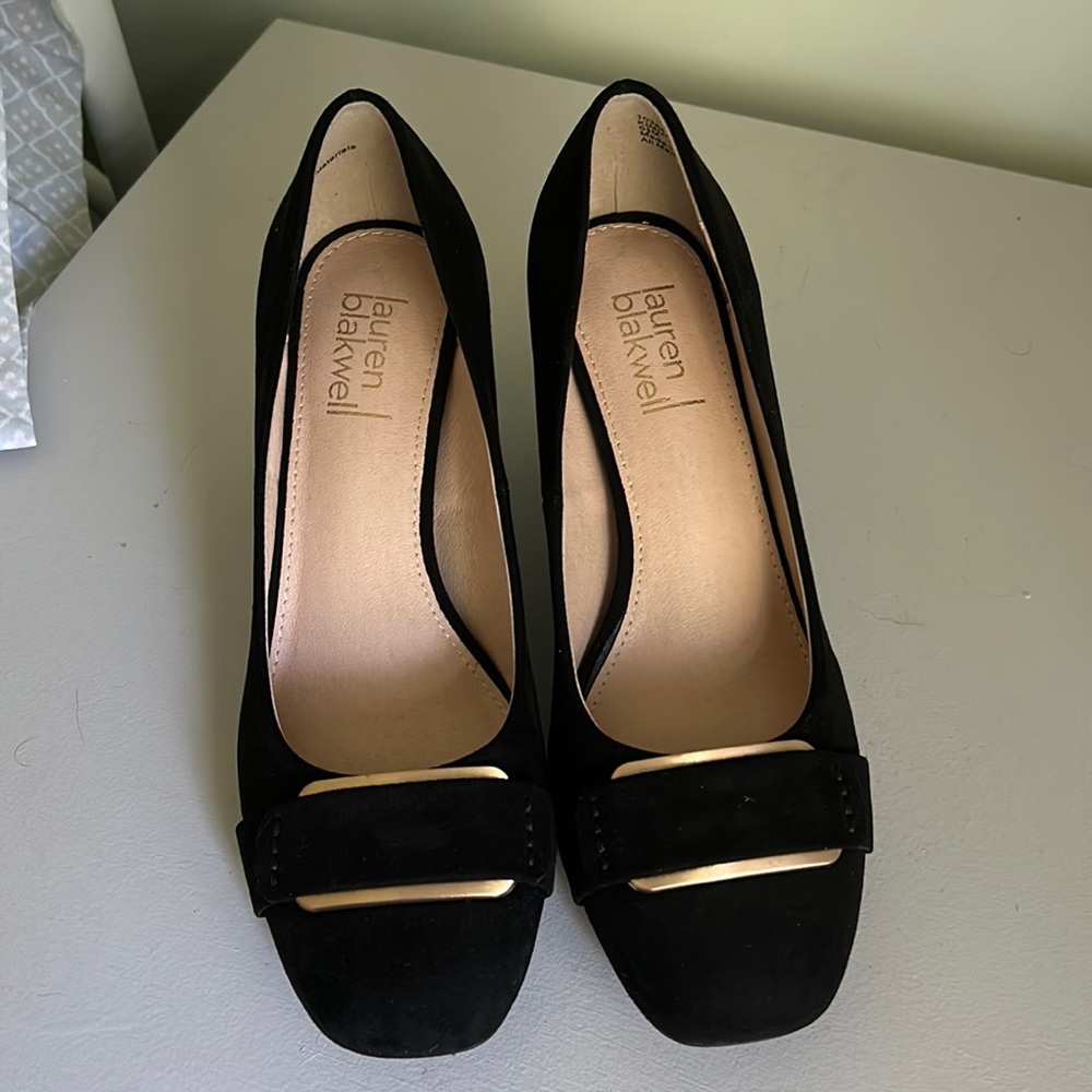 Lauren Blakwell black faux suede pumps. Size 6.5